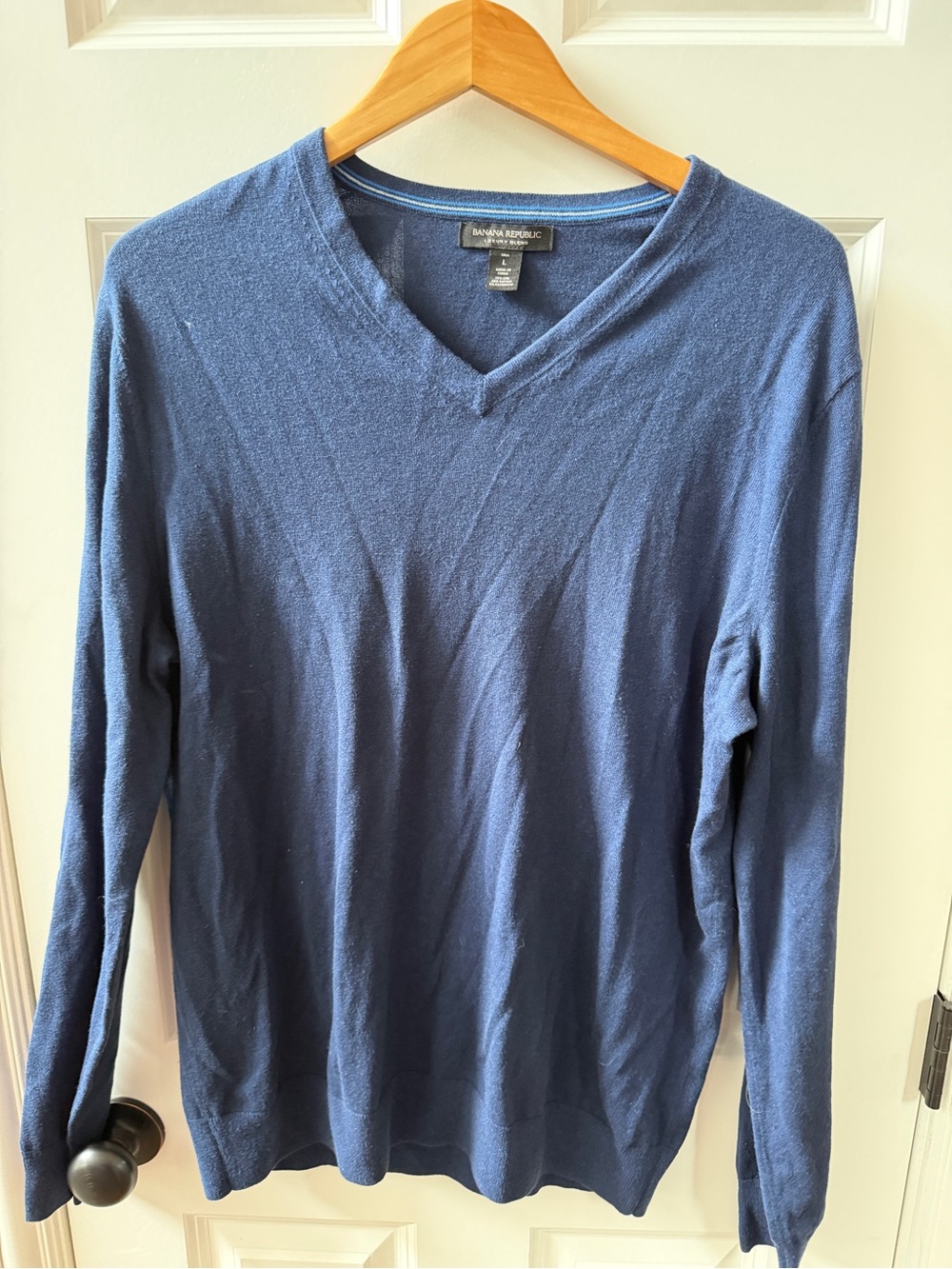 Banana Republic Men's V-Neck Sweater in Navy Blue